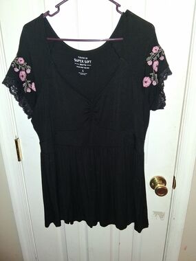 torrid Black V-Neck Short Sleeve Tunic with Pink Floral Embroidery
